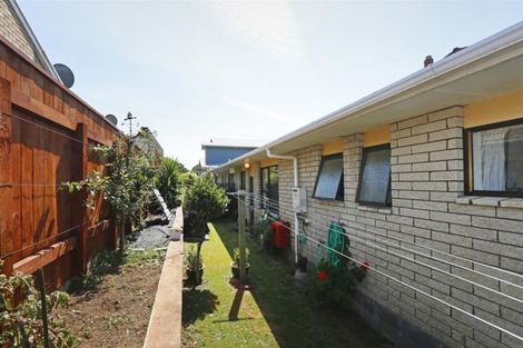 Photo of property in 8a Birdwood Avenue, Moturoa, New Plymouth, 4310