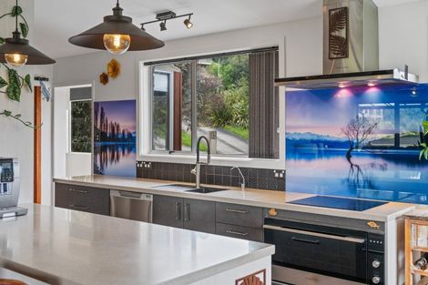 Photo of property in 32-34 Moana View Road, Waikawa, Picton, 7220