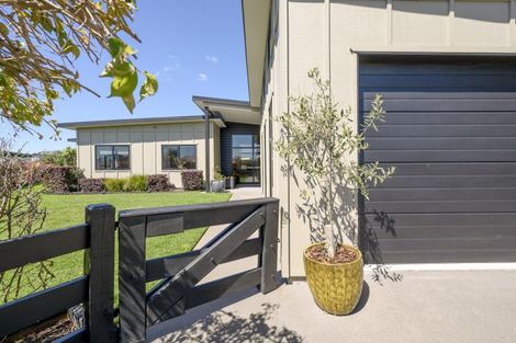 Photo of property in 2 Benmore Crescent, Pyes Pa, Tauranga, 3112