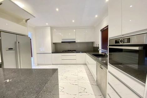 Photo of property in 2/36 Greenvalley Rise, Glenfield, Auckland, 0629