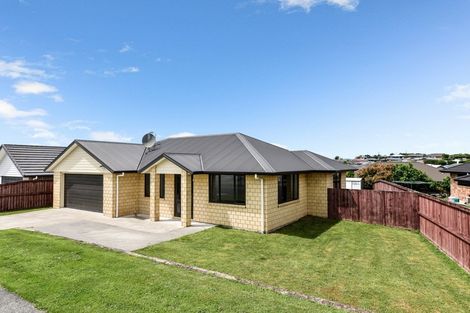 Photo of property in 69 Farnborough Drive, Grandview Heights, Hamilton, 3200