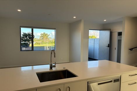 Photo of property in 101 Waituarua Drive, Takanini, Auckland, 2112