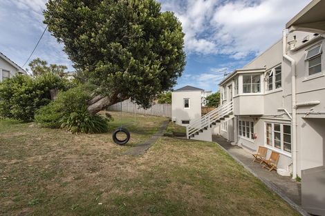 Photo of property in Ionian Flats, 123-125 Brougham Street, Mount Victoria, Wellington, 6011