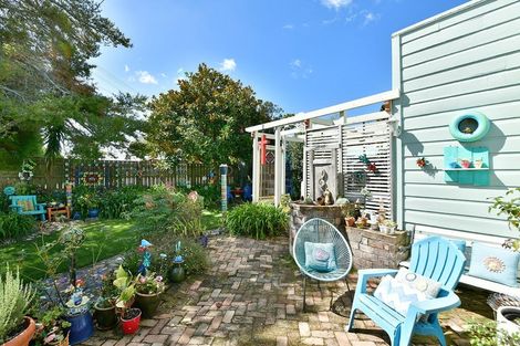 Photo of property in 2b Mcleod Street, Helensville, 0800