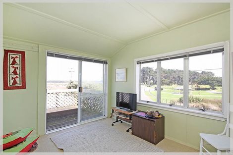 Photo of property in 3 Nash Parade, Foxton Beach, Foxton, 4815