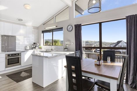 Photo of property in 106 Gloaming Hill, Titahi Bay, Porirua, 5022