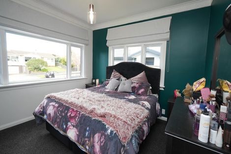 Photo of property in 37 Winston Avenue, Hokowhitu, Palmerston North, 4410