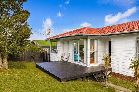 Photo of property in 33 Triangle Road, Massey, Auckland, 0614