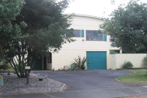 Photo of property in 5 Fenside Street, Waikanae Beach, Waikanae, 5036