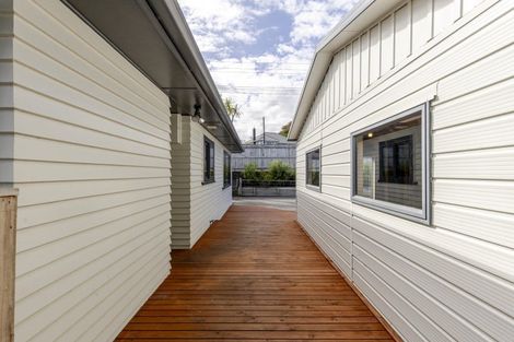 Photo of property in 1 Ranfurly Street, Frankleigh Park, New Plymouth, 4310