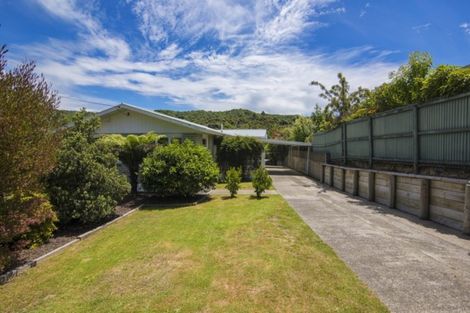 Photo of property in 141 Waikawa Road, Picton, 7220