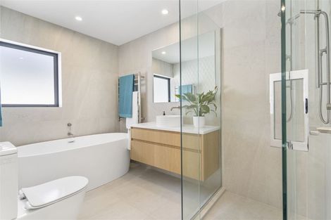 Photo of property in 20 Lynton Road, Bucklands Beach, Auckland, 2012