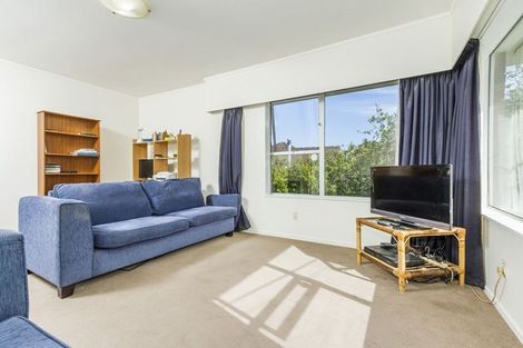 Photo of property in 1/15 Roberts Avenue, Bayswater, Auckland, 0622