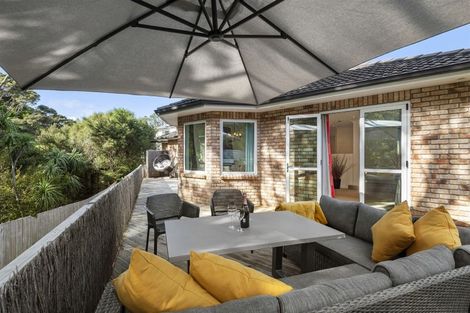 Photo of property in 16 Kunzea Place, Greenhithe, Auckland, 0632