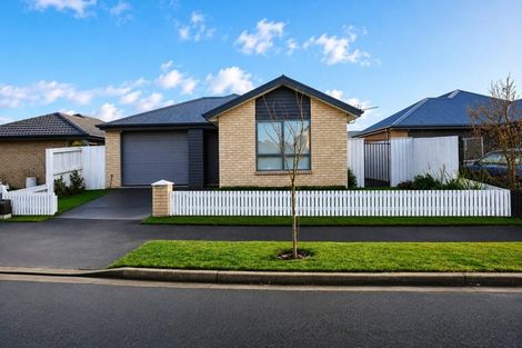 Photo of property in 6 Strone Close, Broomfield, Christchurch, 8042