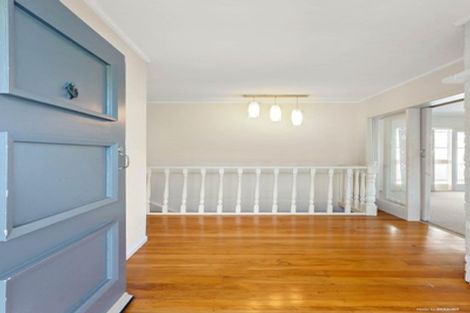 Photo of property in 1/58 Pupuke Road, Hillcrest, Auckland, 0627