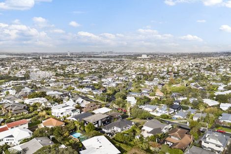 Photo of property in 55 Seaview Road, Castor Bay, Auckland, 0620