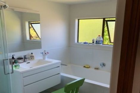 Photo of property in 4/18a Neal Avenue, Glenfield, Auckland, 0629