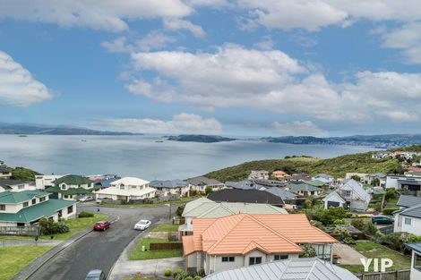 Photo of property in 75 Dress Circle, Newlands, Wellington, 6037