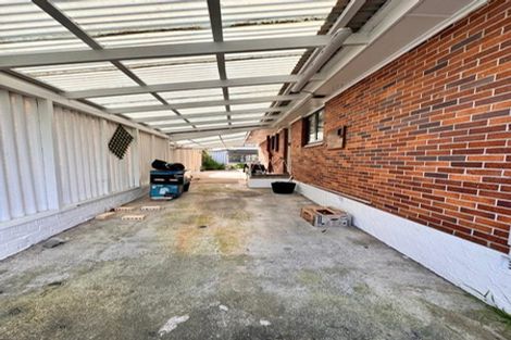 Photo of property in 18 Kelwyn Road, Kelston, Auckland, 0602