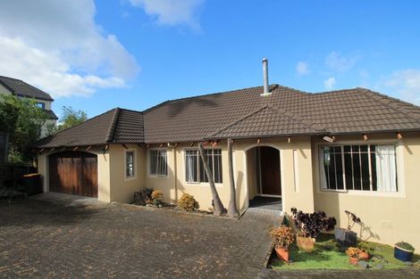Photo of property in 2/49 Ribbonwood Crescent, Goodwood Heights, Auckland, 2105