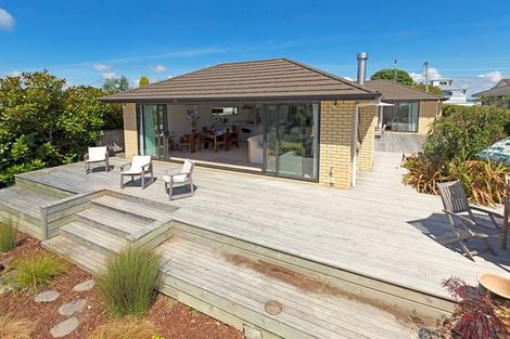 Photo of property in 997 Whangaparaoa Road, Tindalls Beach, Whangaparaoa, 0930