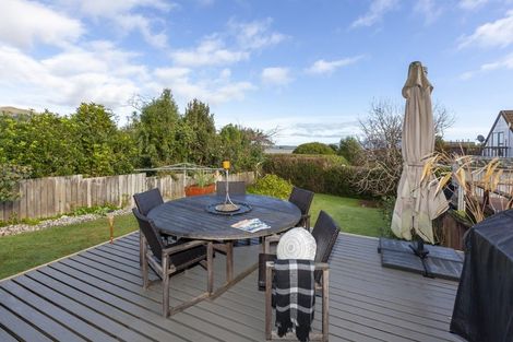 Photo of property in 30a Kakariki Grove, Waikanae, 5036