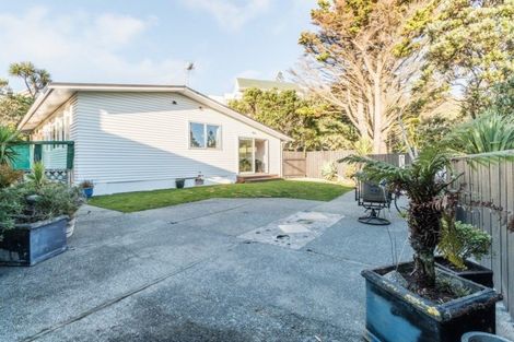 Photo of property in 52 Black Rock Road, Newlands, Wellington, 6037