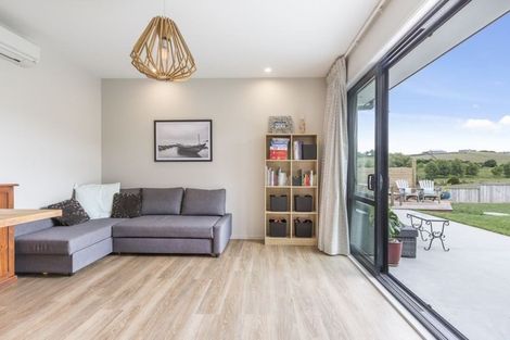 Photo of property in 11 Laly Haddon Place, Matakana, Warkworth, 0985