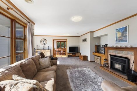 Photo of property in 98 Manuka Street, Stokes Valley, Lower Hutt, 5019