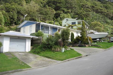 Photo of property in 3 Vermont Grove, Wainuiomata, Lower Hutt, 5014