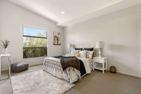 Photo of property in 2/40 Scarlet Oak Drive, Schnapper Rock, Auckland, 0632