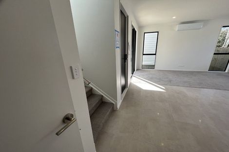 Photo of property in 10/535 Swanson Road, Ranui, Auckland, 0612