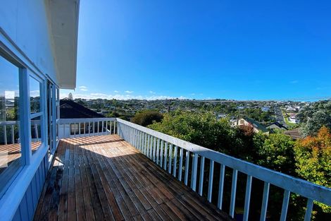 Photo of property in 1/28 Rangitoto Terrace, Milford, Auckland, 0620
