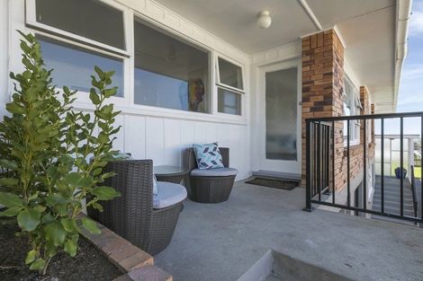 Photo of property in 2/613 Beach Road, Rothesay Bay, Auckland, 0630
