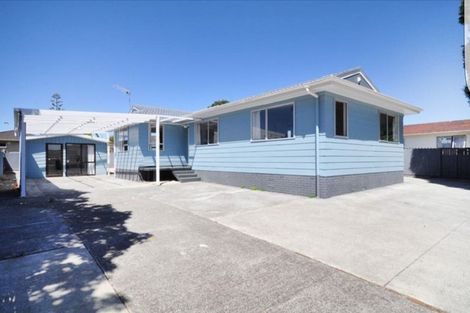 Photo of property in 404 Roscommon Road, Clendon Park, Auckland, 2103