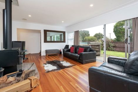 Photo of property in 100 Botany Road, Botany Downs, Auckland, 2010