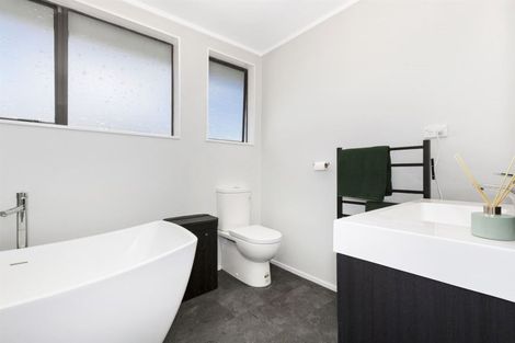 Photo of property in 106 Gloaming Hill, Titahi Bay, Porirua, 5022