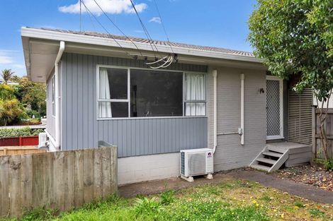 Photo of property in 2/42 Sheridan Drive, New Lynn, Auckland, 0600