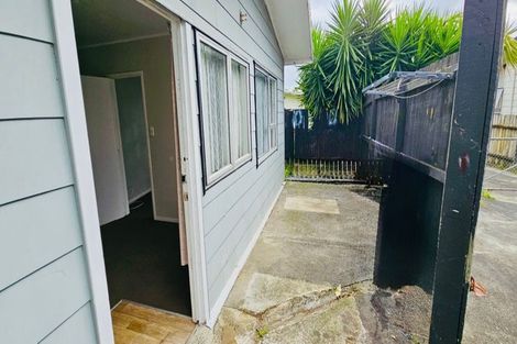 Photo of property in 326 Roscommon Road, Clendon Park, Auckland, 2103