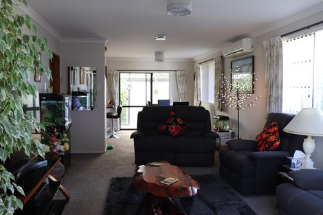Photo of property in 84 Hakanoa Street, Huntly, 3700