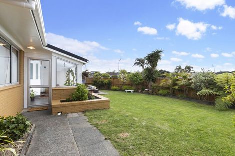 Photo of property in 2/15 Vivian Wilson Drive, Eastern Beach, Auckland, 2012