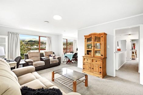 Photo of property in 15a Kereru Bend, Tawa, Wellington, 5028