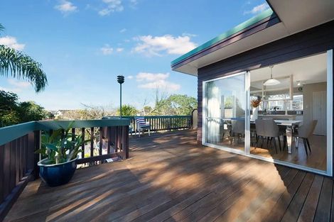 Photo of property in 28 Manhattan Heights, Glendene, Auckland, 0602