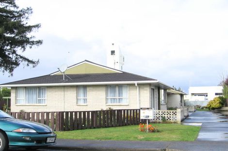 Photo of property in 2/112 Mcleod Street, Camberley, Hastings, 4120