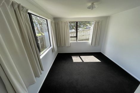 Photo of property in 152 Akaroa Drive, Maupuia, Wellington, 6022