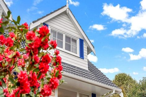 Photo of property in 32 Deane Avenue, Titirangi, Auckland, 0604