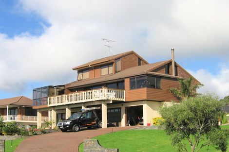 Photo of property in 18 Higham Ferrers Place, Red Beach, 0932