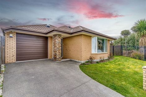 Photo of property in 17 Dunaverty Place, Broomfield, Christchurch, 8042
