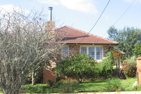 Photo of property in 42 Wilsher Crescent, Henderson, Auckland, 0612